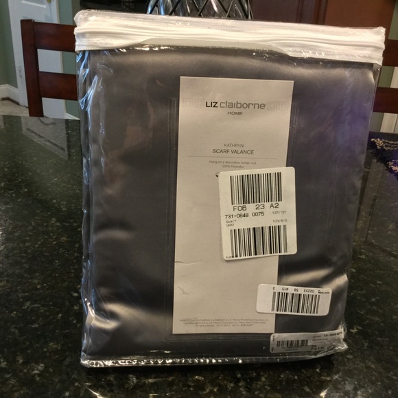 Listing is priced includes for 4 scarves. Window Scarves by Liz Claborne - Picture 3 of 3